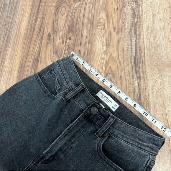 Abercrombie & Fitch Curve Love Ultra High Rise 90s Slim Straight Jean - Picture 11 of 11